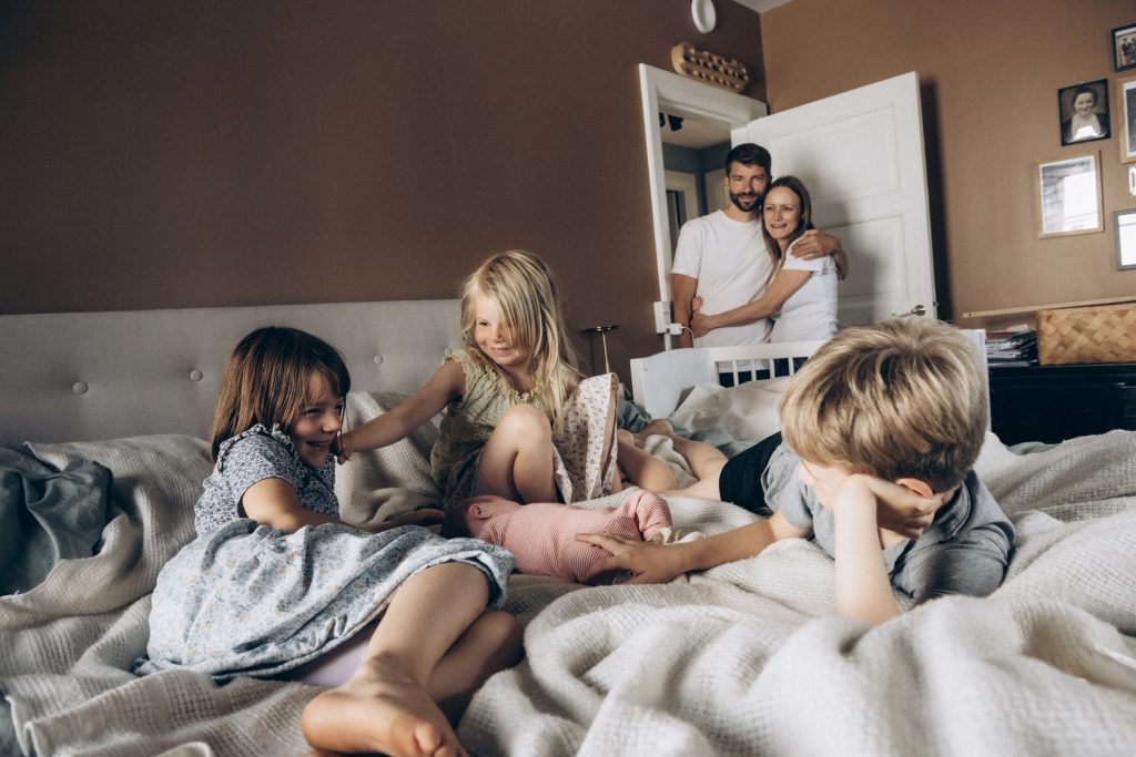 Natural family photography outdoors in Copenhagen